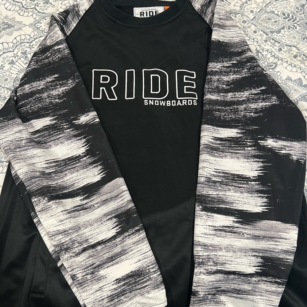 Ride Snowboards Black and Gray crew neck
